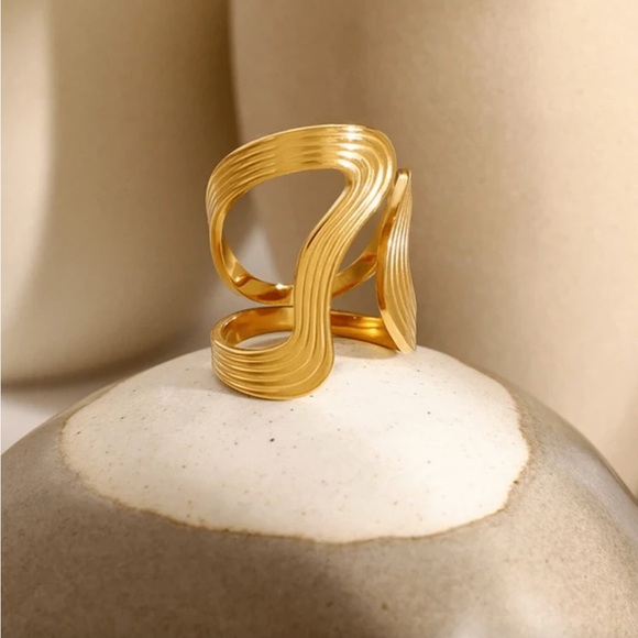 Eclipse Gold Thick Curve Ring - Picture 2 of 6